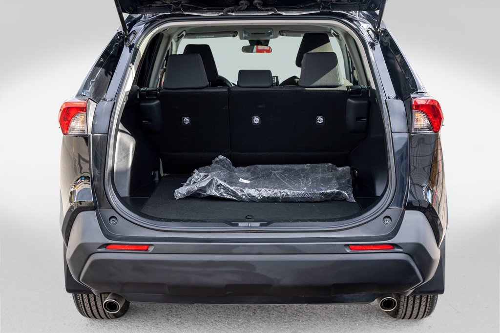 2021 Toyota RAV4 LE **JAMAIS ACCIDENTÉ+CARPLAY+SIÈGES CHAUFFANTS** in Charlemagne, Quebec - 24 - w1024h768px