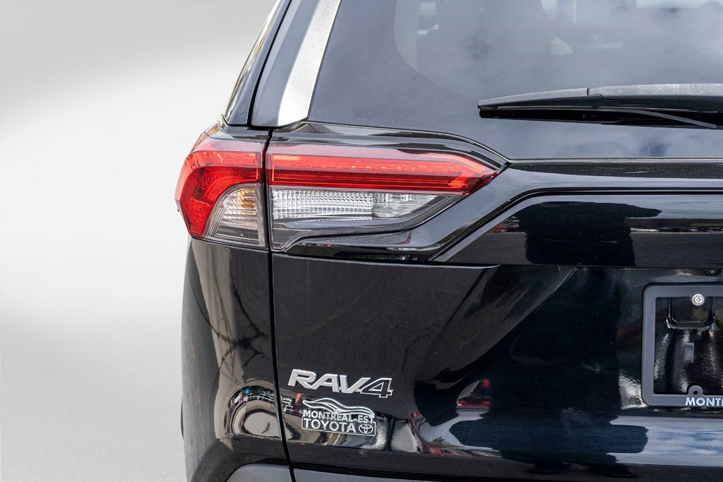 2021 Toyota RAV4 LE **JAMAIS ACCIDENTÉ+CARPLAY+SIÈGES CHAUFFANTS** in Charlemagne, Quebec - 25 - w1024h768px