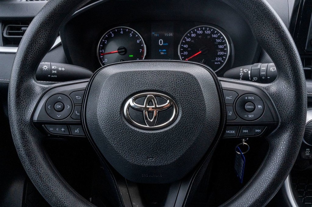 2021 Toyota RAV4 LE **JAMAIS ACCIDENTÉ+CARPLAY+SIÈGES CHAUFFANTS** in Charlemagne, Quebec - 9 - w1024h768px