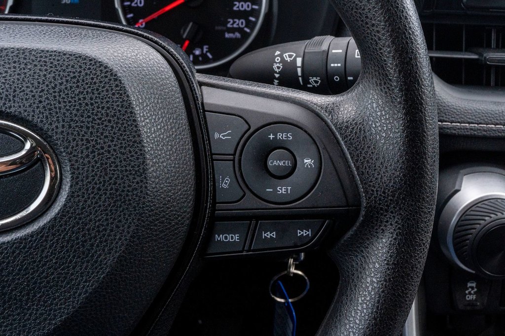 2021 Toyota RAV4 LE **JAMAIS ACCIDENTÉ+CARPLAY+SIÈGES CHAUFFANTS** in Charlemagne, Quebec - 11 - w1024h768px