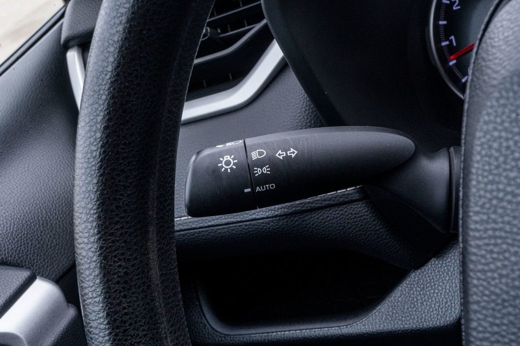 2021 Toyota RAV4 LE **JAMAIS ACCIDENTÉ+CARPLAY+SIÈGES CHAUFFANTS** in Charlemagne, Quebec - 17 - w1024h768px