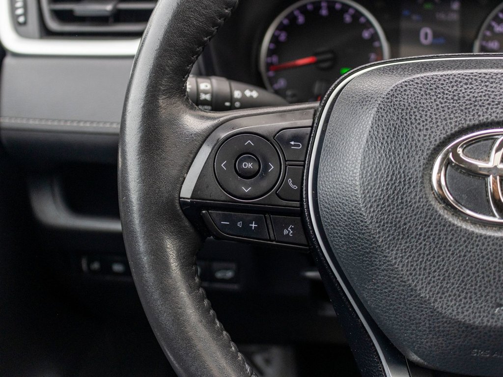 2021 Toyota RAV4 XLE **TOIT+MAG+CARPLAY+CAMÉRA** in Charlemagne, Quebec - 11 - w1024h768px