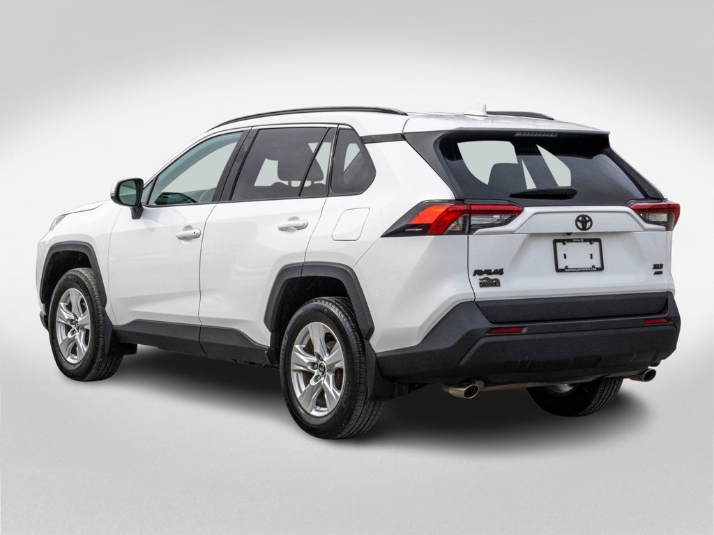 2021 Toyota RAV4 XLE **TOIT+MAG+CARPLAY+CAMÉRA** in Charlemagne, Quebec - 4 - w1024h768px