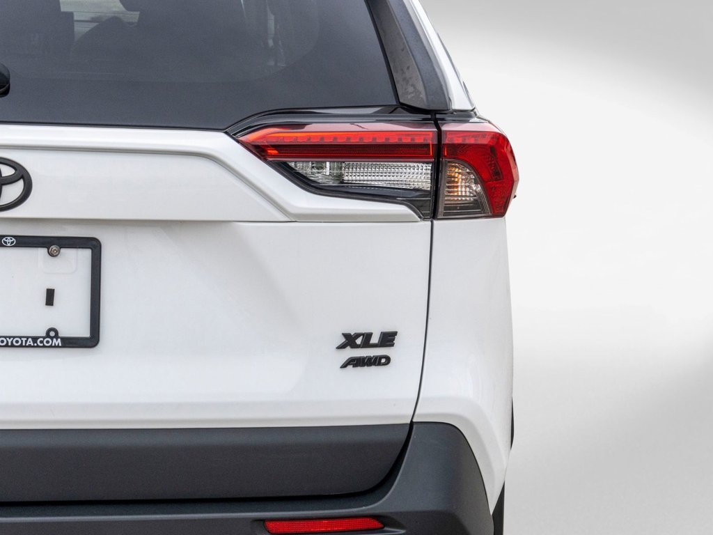 2021 Toyota RAV4 XLE **TOIT+MAG+CARPLAY+CAMÉRA** in Charlemagne, Quebec - 33 - w1024h768px