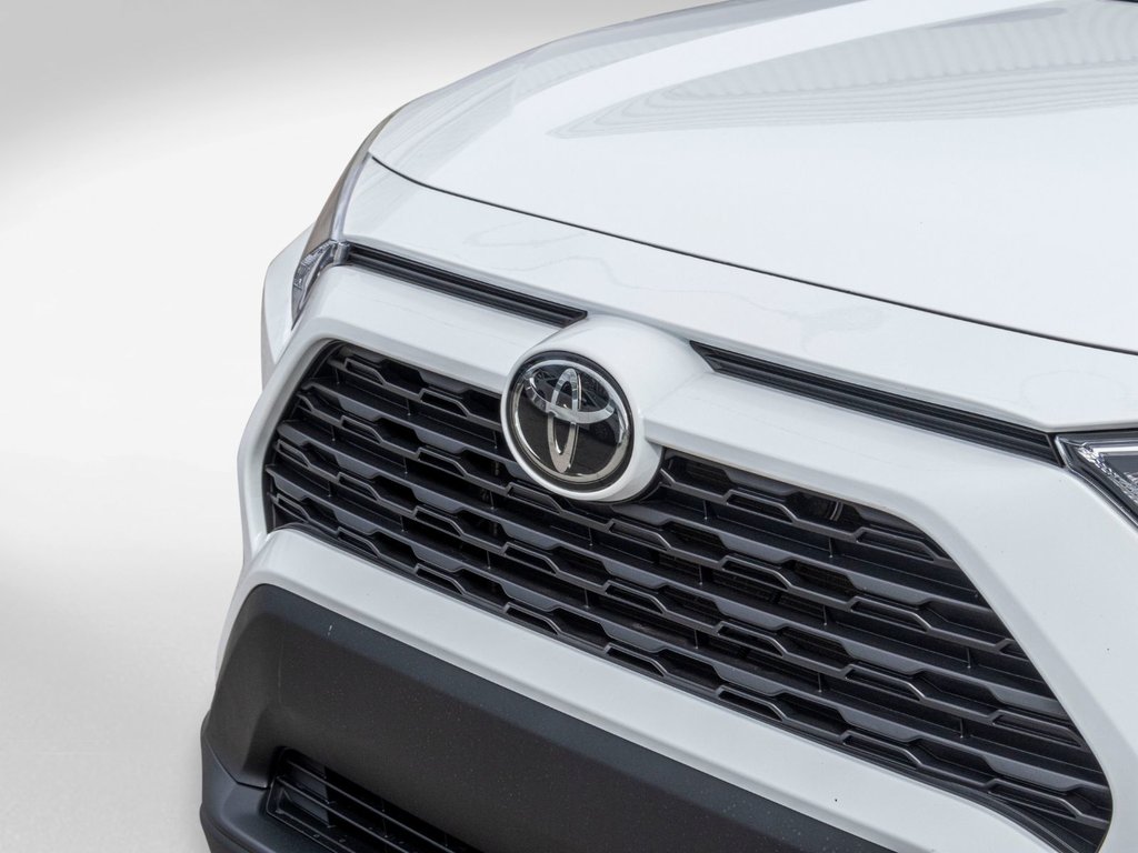 2021 Toyota RAV4 XLE **TOIT+MAG+CARPLAY+CAMÉRA** in Charlemagne, Quebec - 35 - w1024h768px