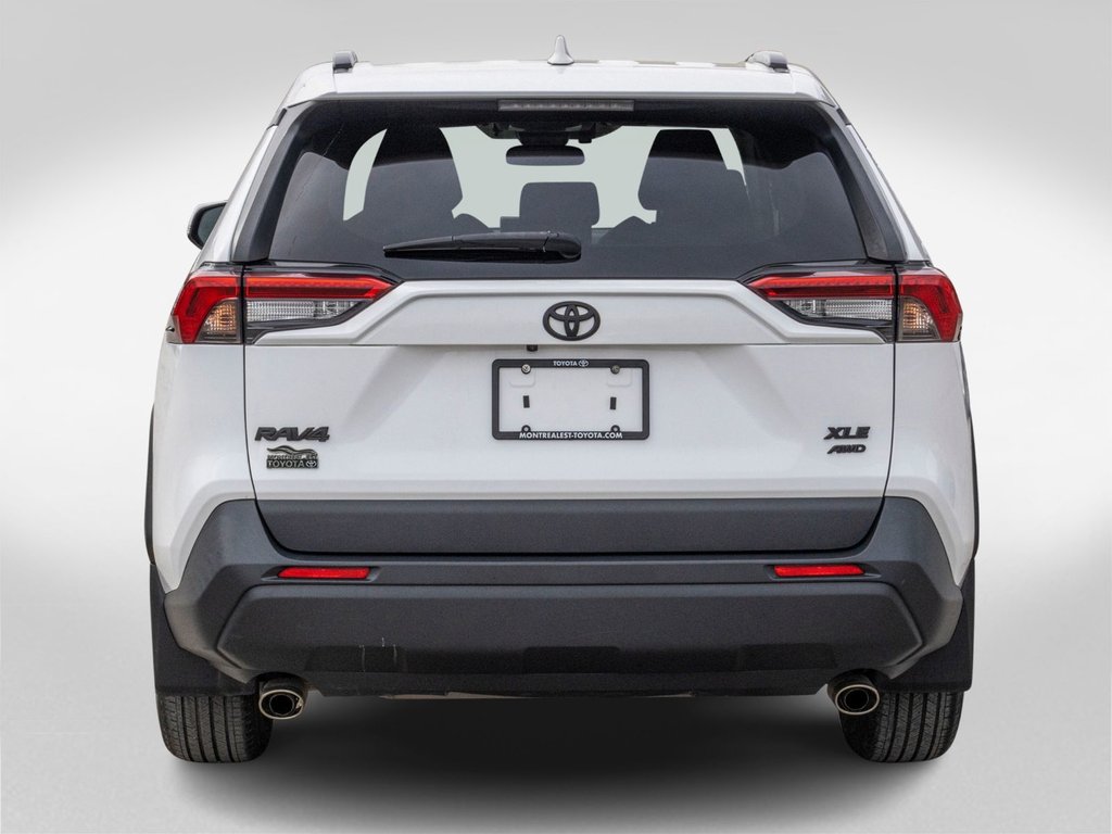 2021 Toyota RAV4 XLE **TOIT+MAG+CARPLAY+CAMÉRA** in Charlemagne, Quebec - 5 - w1024h768px