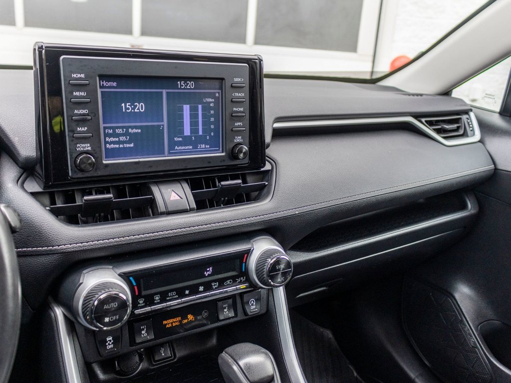 2021 Toyota RAV4 XLE **TOIT+MAG+CARPLAY+CAMÉRA** in Charlemagne, Quebec - 13 - w1024h768px