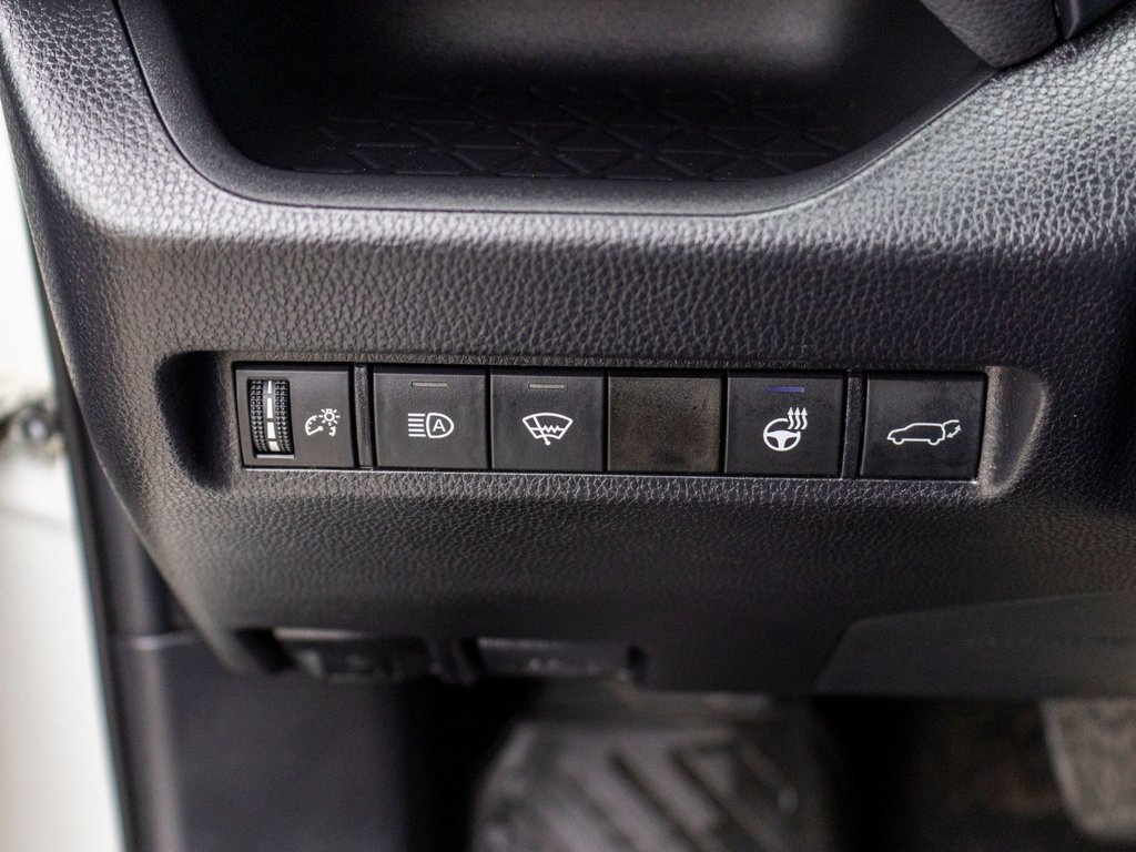2021 Toyota RAV4 XLE **TOIT+MAG+CARPLAY+CAMÉRA** in Charlemagne, Quebec - 22 - w1024h768px