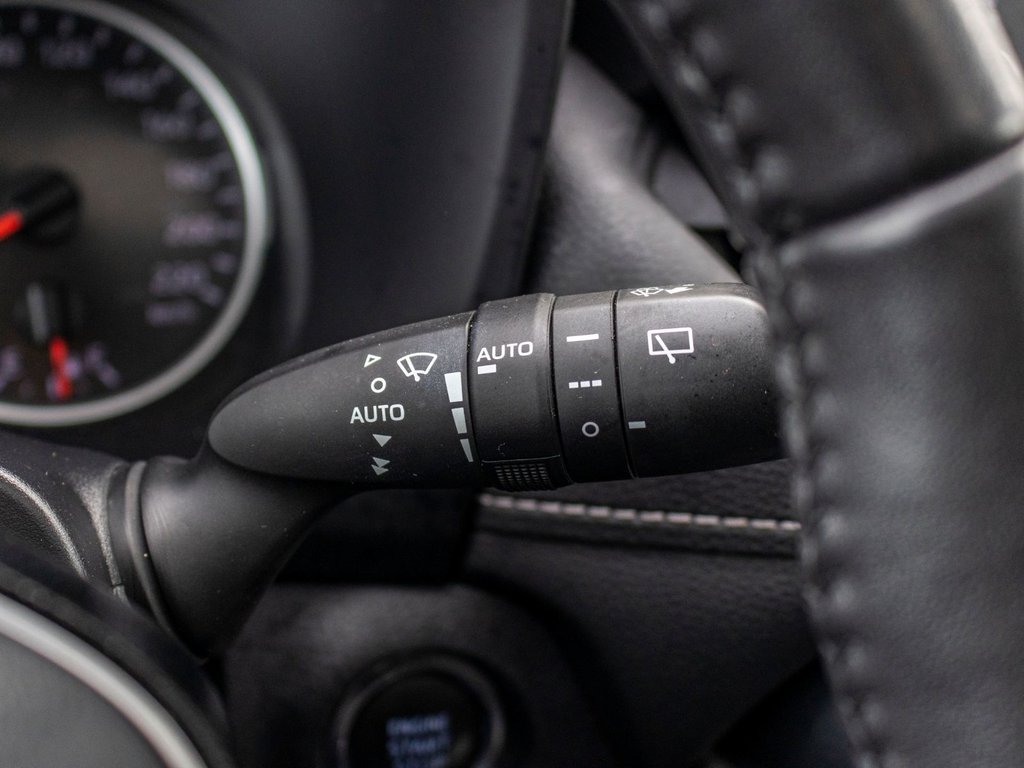 2021 Toyota RAV4 XLE **TOIT+MAG+CARPLAY+CAMÉRA** in Charlemagne, Quebec - 21 - w1024h768px