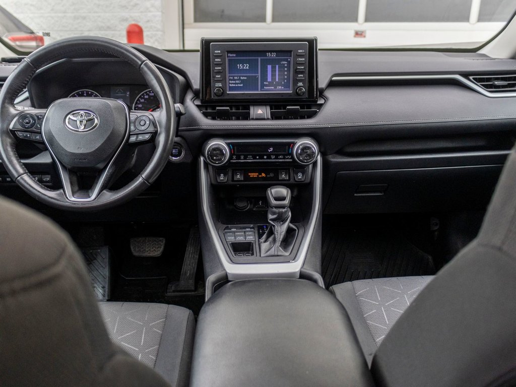 2021 Toyota RAV4 XLE **TOIT+MAG+CARPLAY+CAMÉRA** in Charlemagne, Quebec - 23 - w1024h768px