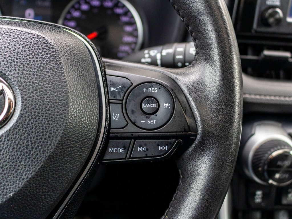 2021 Toyota RAV4 XLE **TOIT+MAG+CARPLAY+CAMÉRA** in Charlemagne, Quebec - 12 - w1024h768px