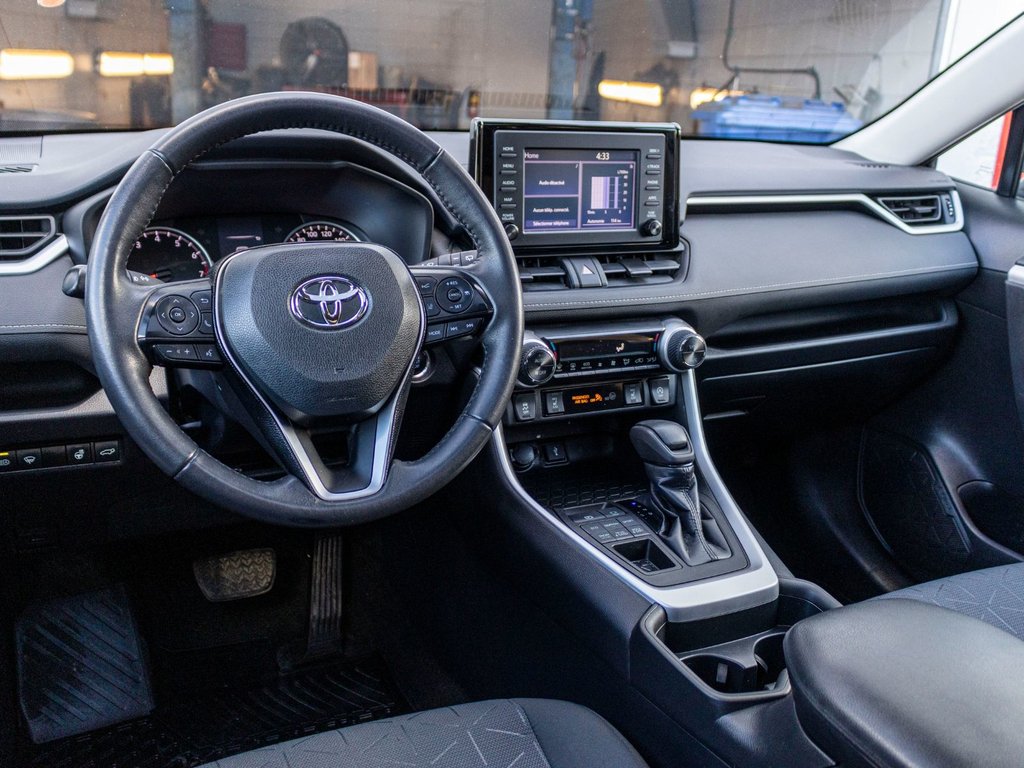 2021 Toyota RAV4 XLE AWD **JAMAIS ACCIDENTÉ+CARPLAY+TOIT+MAG** in Charlemagne, Quebec - 8 - w1024h768px