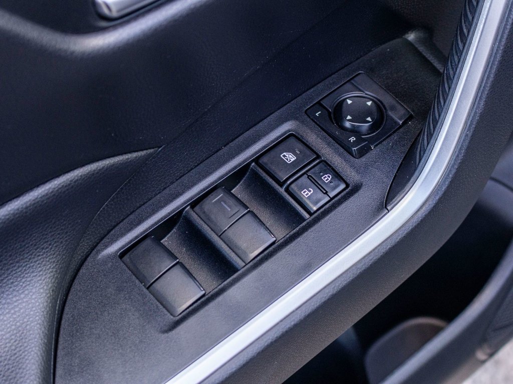 2021 Toyota RAV4 XLE AWD **JAMAIS ACCIDENTÉ+CARPLAY+TOIT+MAG** in Charlemagne, Quebec - 32 - w1024h768px