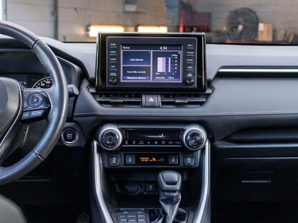 2021 Toyota RAV4 XLE AWD **JAMAIS ACCIDENTÉ+CARPLAY+TOIT+MAG** in Charlemagne, Quebec - 10 - w1024h768px