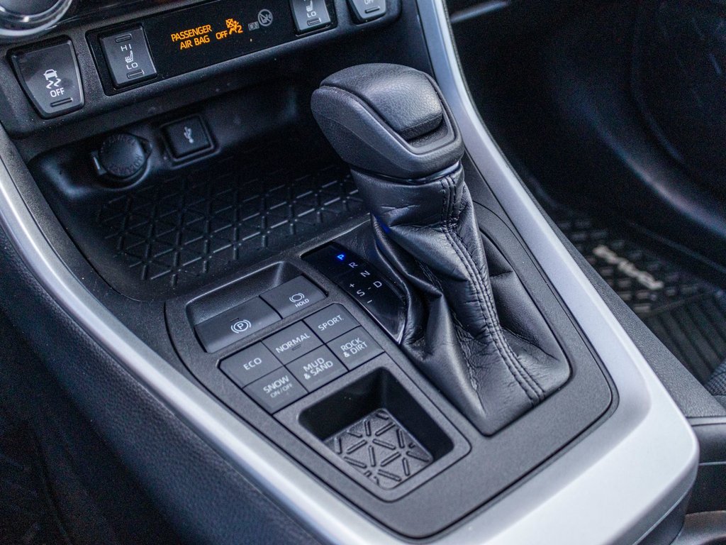 2021 Toyota RAV4 XLE AWD **JAMAIS ACCIDENTÉ+CARPLAY+TOIT+MAG** in Charlemagne, Quebec - 16 - w1024h768px