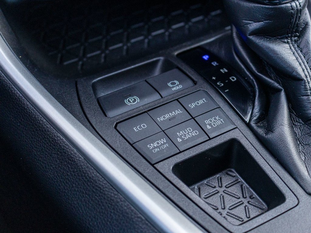 2021 Toyota RAV4 XLE AWD **JAMAIS ACCIDENTÉ+CARPLAY+TOIT+MAG** in Charlemagne, Quebec - 17 - w1024h768px