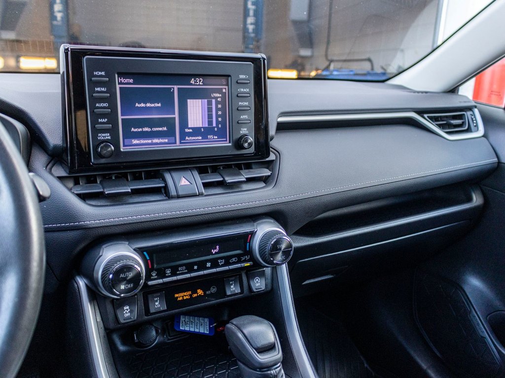 2021 Toyota RAV4 XLE AWD **JAMAIS ACCIDENTÉ+CARPLAY+TOIT+MAG** in Charlemagne, Quebec - 14 - w1024h768px