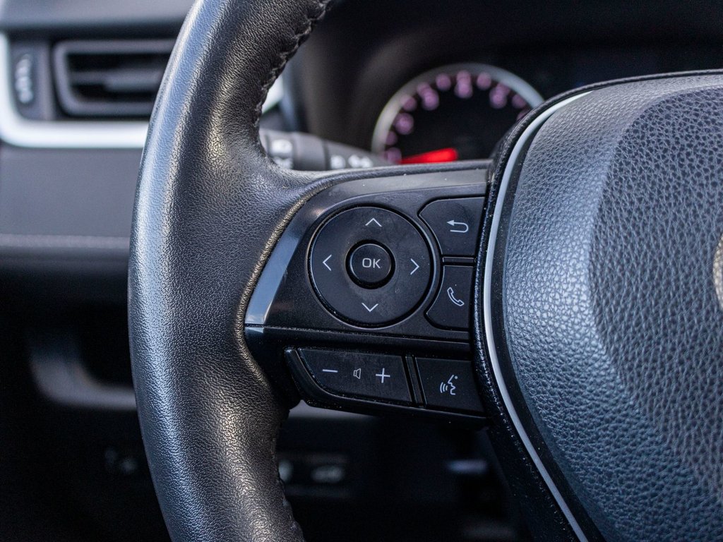 2021 Toyota RAV4 XLE AWD **JAMAIS ACCIDENTÉ+CARPLAY+TOIT+MAG** in Charlemagne, Quebec - 12 - w1024h768px