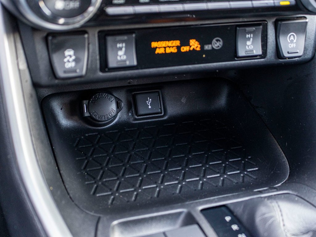 2021 Toyota RAV4 XLE AWD **JAMAIS ACCIDENTÉ+CARPLAY+TOIT+MAG** in Charlemagne, Quebec - 19 - w1024h768px
