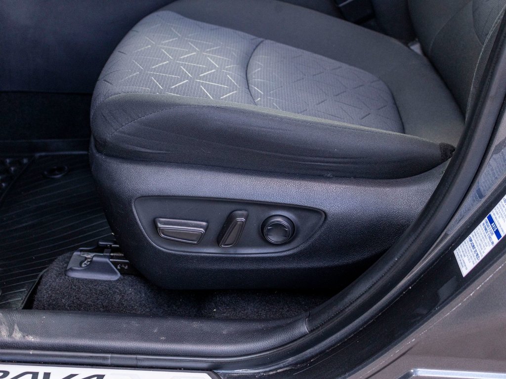 2021 Toyota RAV4 XLE AWD **JAMAIS ACCIDENTÉ+CARPLAY+TOIT+MAG** in Charlemagne, Quebec - 27 - w1024h768px