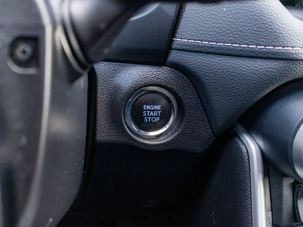 2021 Toyota RAV4 XLE AWD **JAMAIS ACCIDENTÉ+CARPLAY+TOIT+MAG** in Charlemagne, Quebec - 23 - w1024h768px