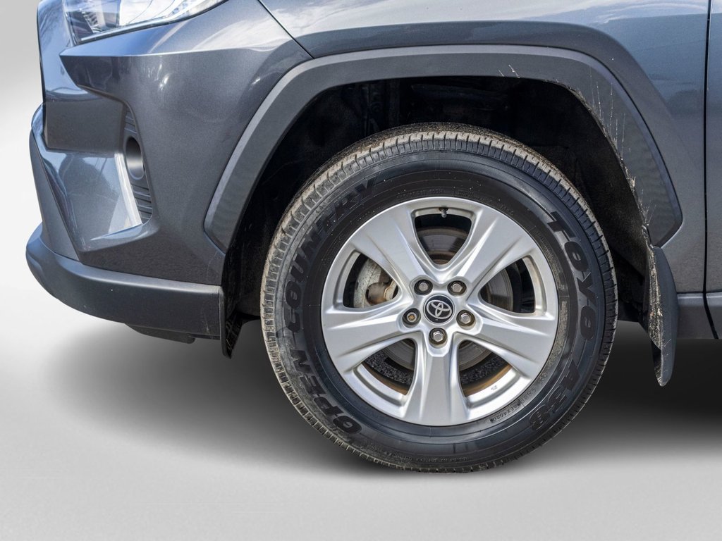 2021 Toyota RAV4 XLE AWD **JAMAIS ACCIDENTÉ+CARPLAY+TOIT+MAG** in Charlemagne, Quebec - 40 - w1024h768px