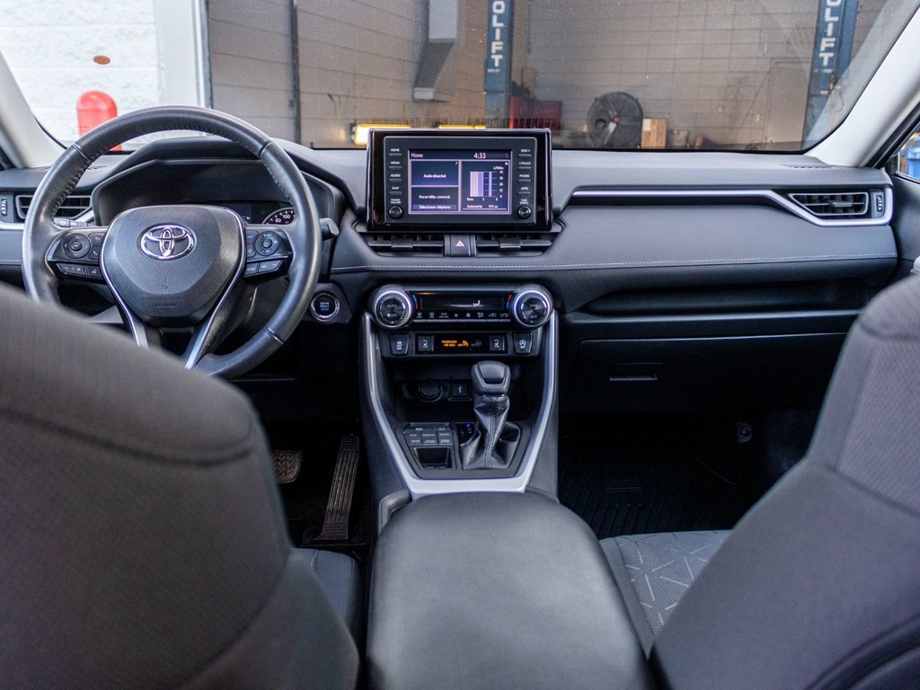 2021 Toyota RAV4 XLE AWD **JAMAIS ACCIDENTÉ+CARPLAY+TOIT+MAG** in Charlemagne, Quebec - 25 - w1024h768px