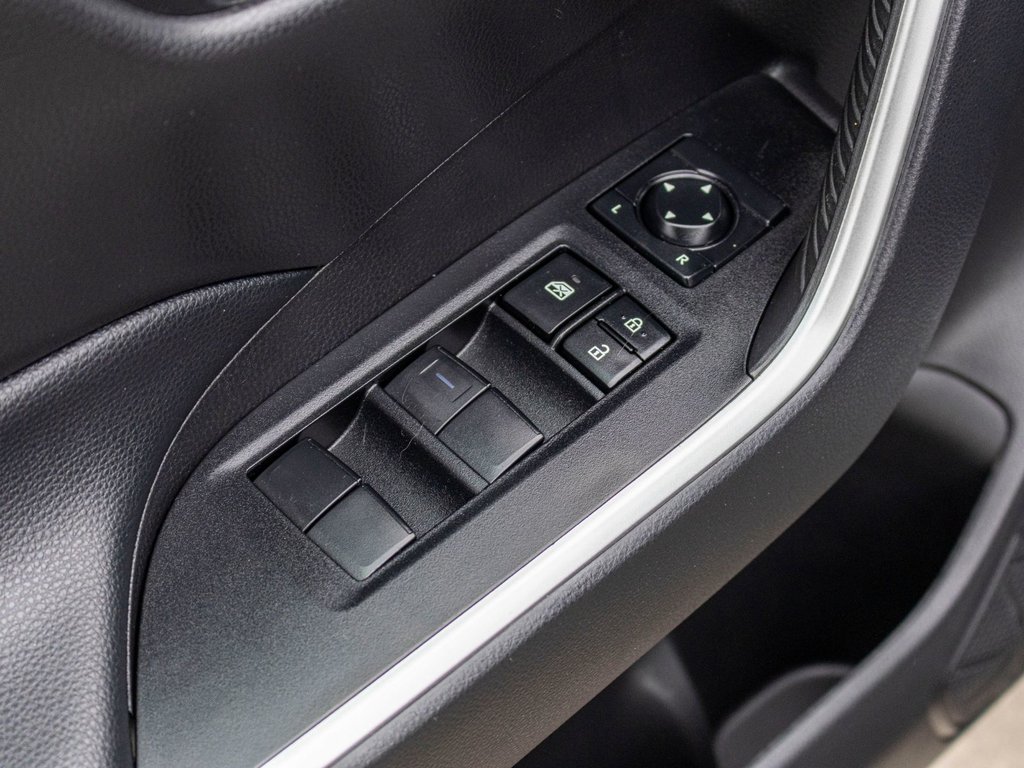 Toyota RAV4 XLE 2021 à Charlemagne, Québec - 31 - w1024h768px