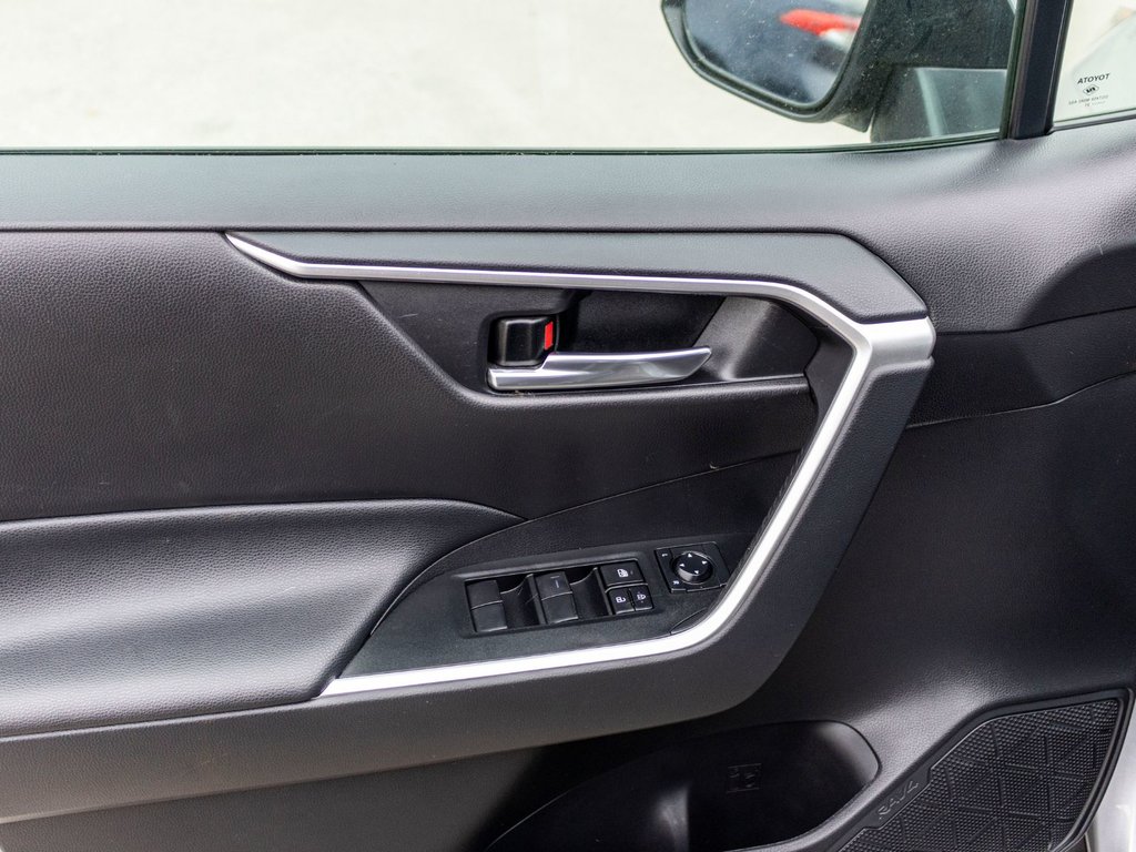 Toyota RAV4 XLE 2021 à Charlemagne, Québec - 29 - w1024h768px