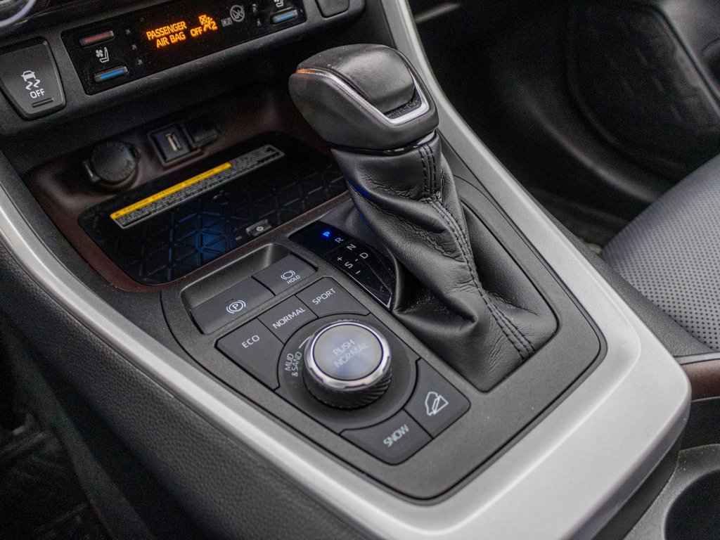 Toyota RAV4 Limited 2021 à Charlemagne, Québec - 15 - w1024h768px