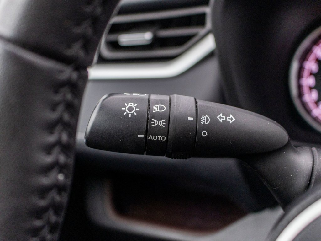 Toyota RAV4 Limited 2021 à Charlemagne, Québec - 22 - w1024h768px