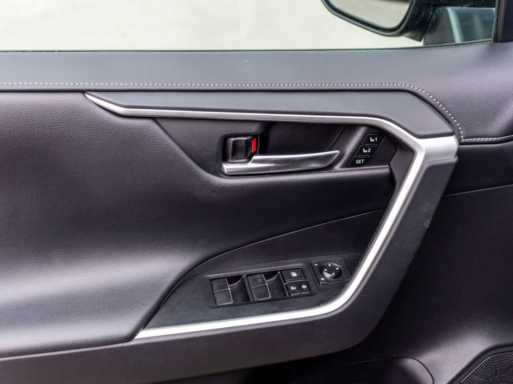 Toyota RAV4 Limited 2021 à Charlemagne, Québec - 31 - w1024h768px