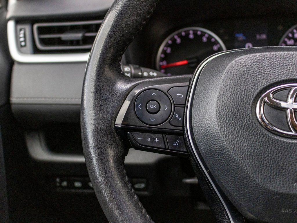 2021 Toyota RAV4 XLE AWD **JAMAIS ACCIDENTÉ+TOIT+CARPLAY+MAG** in Saint-Jérôme, Quebec - 11 - w1024h768px