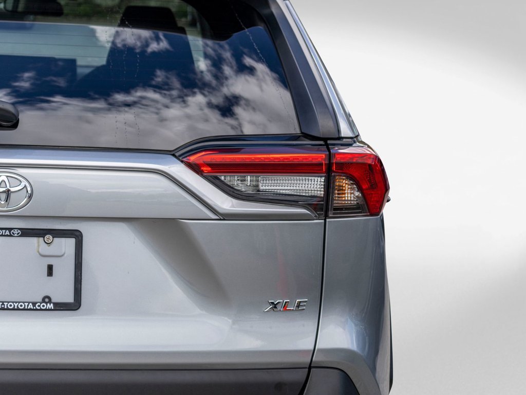 2021 Toyota RAV4 XLE AWD **JAMAIS ACCIDENTÉ+TOIT+CARPLAY+MAG** in Saint-Jérôme, Quebec - 34 - w1024h768px