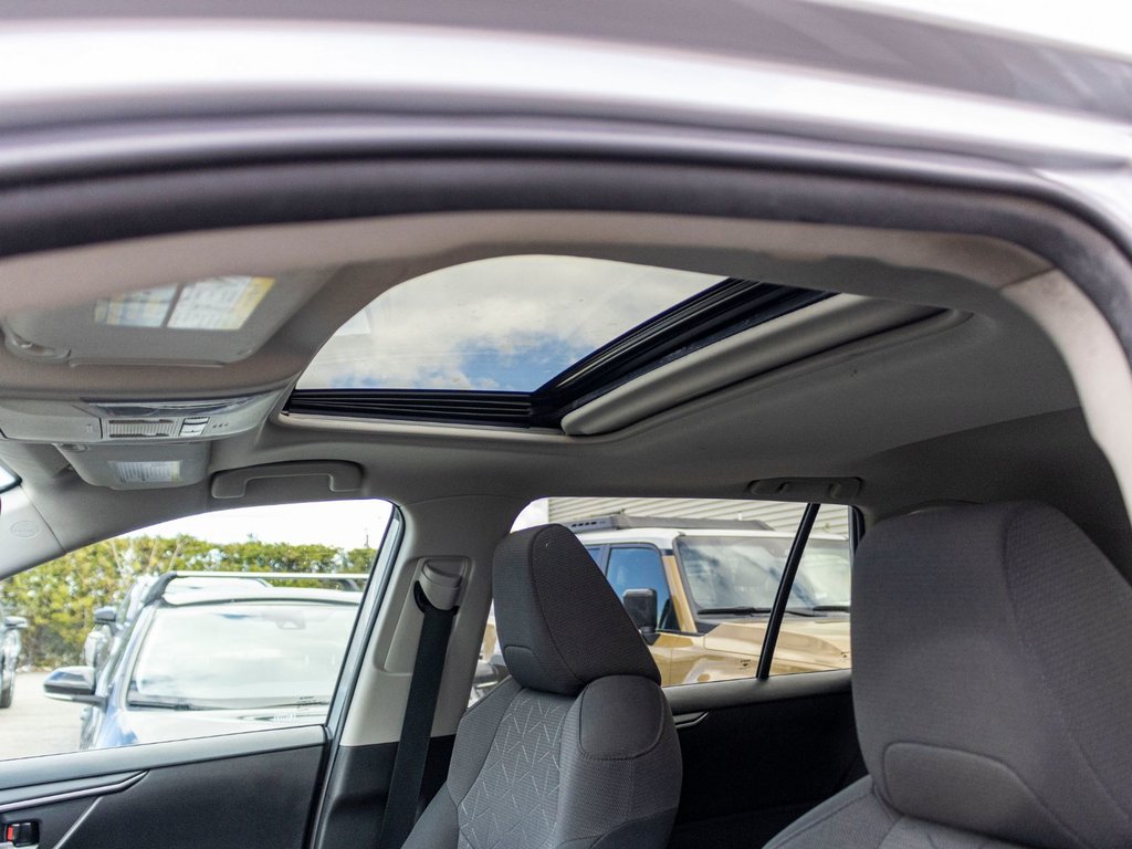2021 Toyota RAV4 XLE AWD **JAMAIS ACCIDENTÉ+TOIT+CARPLAY+MAG** in Saint-Jérôme, Quebec - 28 - w1024h768px