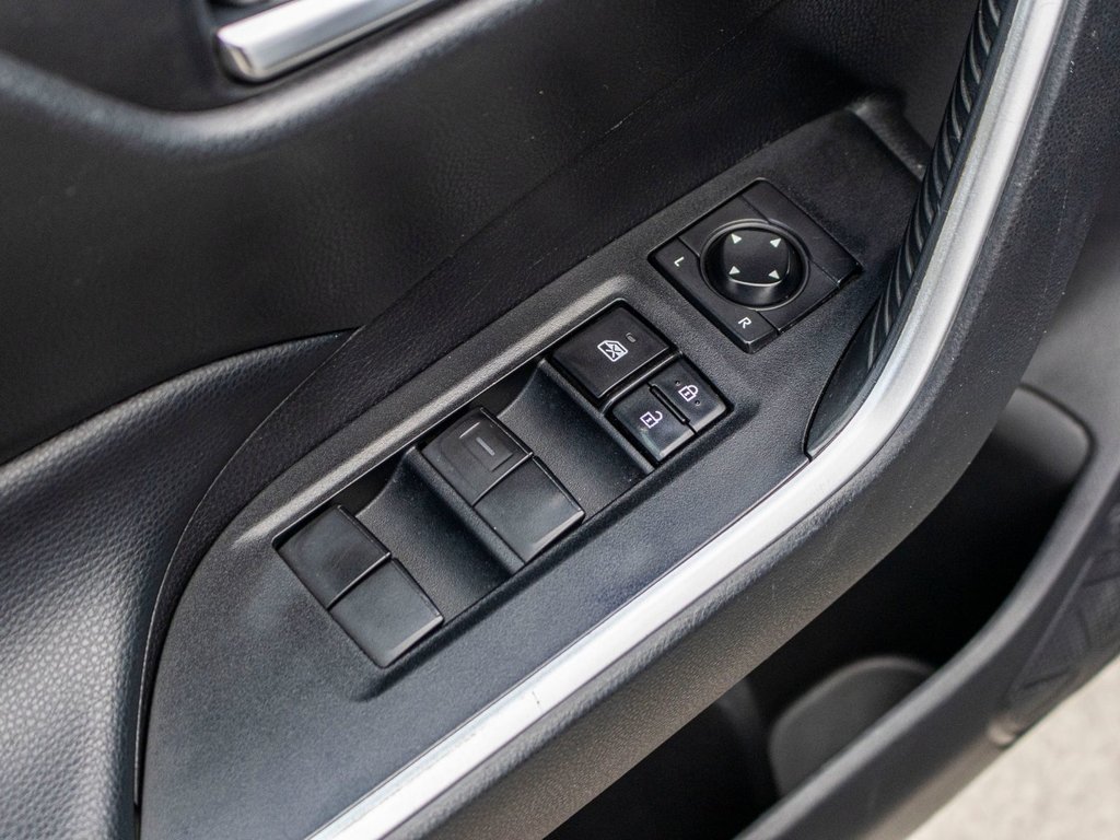 2021 Toyota RAV4 XLE AWD **JAMAIS ACCIDENTÉ+TOIT+CARPLAY+MAG** in Saint-Jérôme, Quebec - 30 - w1024h768px