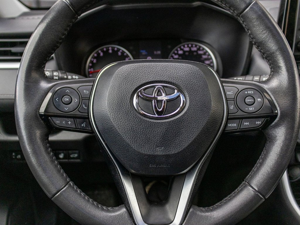 2021 Toyota RAV4 XLE AWD **JAMAIS ACCIDENTÉ+TOIT+CARPLAY+MAG** in Saint-Jérôme, Quebec - 10 - w1024h768px