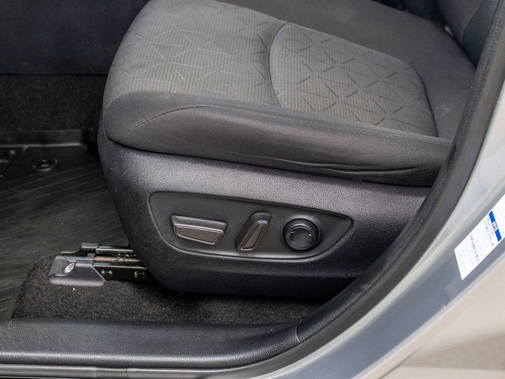2021 Toyota RAV4 XLE AWD **JAMAIS ACCIDENTÉ+TOIT+CARPLAY+MAG** in Saint-Jérôme, Quebec - 25 - w1024h768px