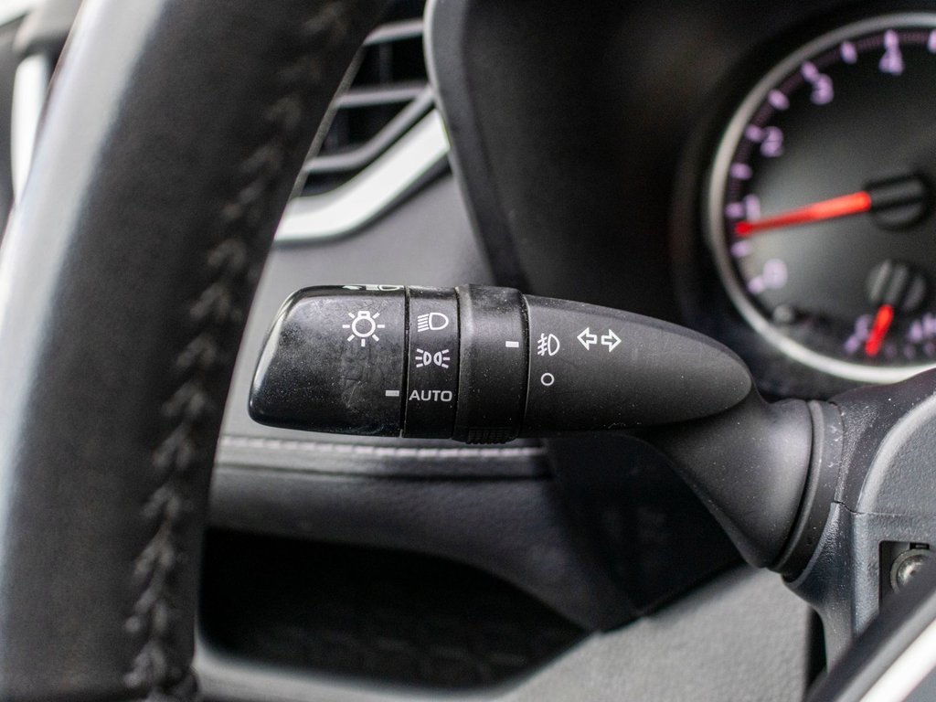 2021 Toyota RAV4 XLE AWD **JAMAIS ACCIDENTÉ+TOIT+CARPLAY+MAG** in Saint-Jérôme, Quebec - 19 - w1024h768px