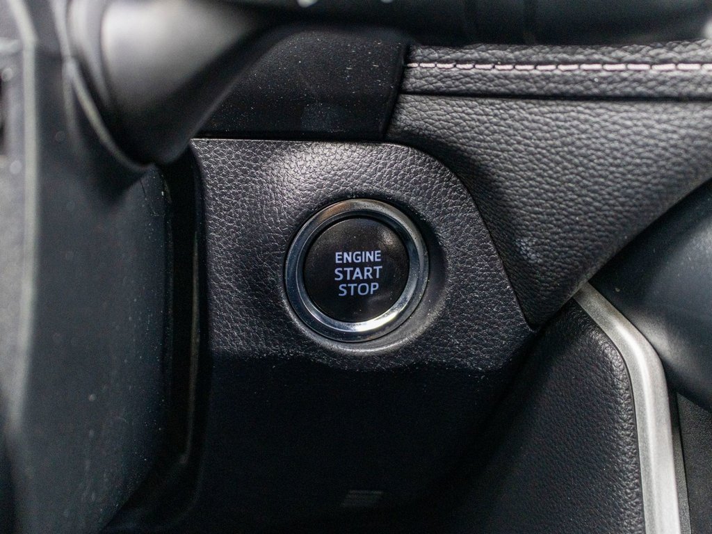 2021 Toyota RAV4 XLE AWD **JAMAIS ACCIDENTÉ+TOIT+CARPLAY+MAG** in Saint-Jérôme, Quebec - 21 - w1024h768px