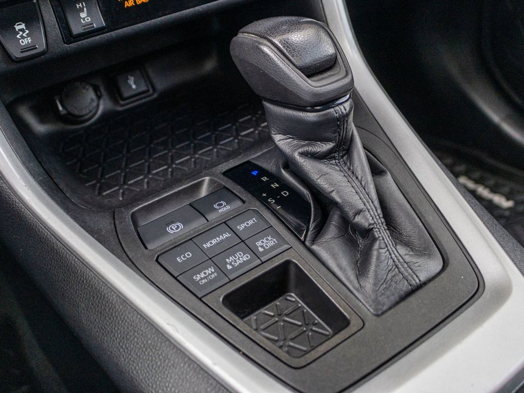 2021 Toyota RAV4 XLE AWD **JAMAIS ACCIDENTÉ+TOIT+CARPLAY+MAG** in Saint-Jérôme, Quebec - 15 - w1024h768px