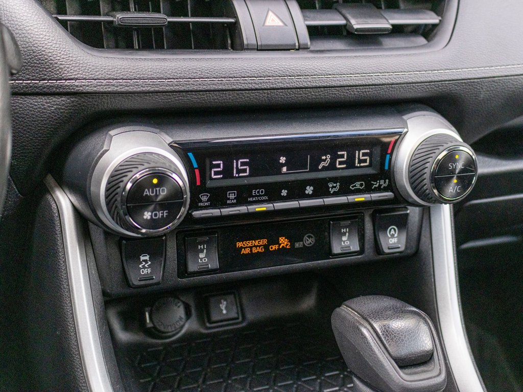 2021 Toyota RAV4 XLE AWD **JAMAIS ACCIDENTÉ+TOIT+CARPLAY+MAG** in Saint-Jérôme, Quebec - 14 - w1024h768px
