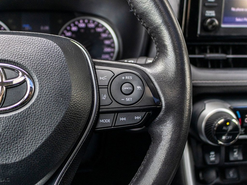 2021 Toyota RAV4 XLE AWD **JAMAIS ACCIDENTÉ+TOIT+CARPLAY+MAG** in Saint-Jérôme, Quebec - 12 - w1024h768px