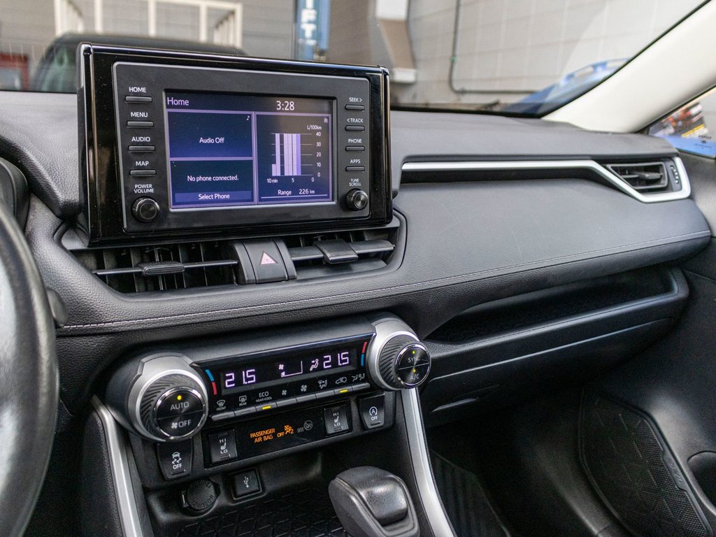 2021 Toyota RAV4 XLE AWD **JAMAIS ACCIDENTÉ+TOIT+CARPLAY+MAG** in Saint-Jérôme, Quebec - 13 - w1024h768px