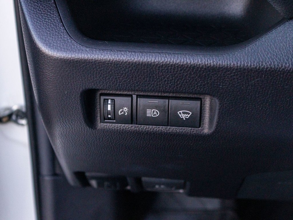 2021 Toyota RAV4 LE AWD **JAMAIS ACCIDENTÉ+CARPLAY+CAMÉRA** in Charlemagne, Quebec - 22 - w1024h768px