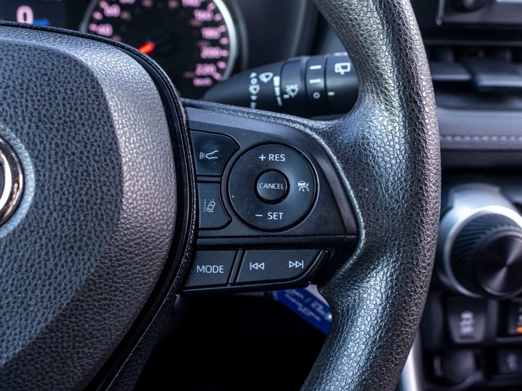2021 Toyota RAV4 LE AWD **JAMAIS ACCIDENTÉ+CARPLAY+CAMÉRA** in Charlemagne, Quebec - 13 - w1024h768px