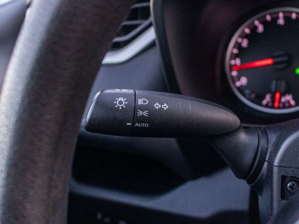 2021 Toyota RAV4 LE AWD **JAMAIS ACCIDENTÉ+CARPLAY+CAMÉRA** in Charlemagne, Quebec - 20 - w1024h768px
