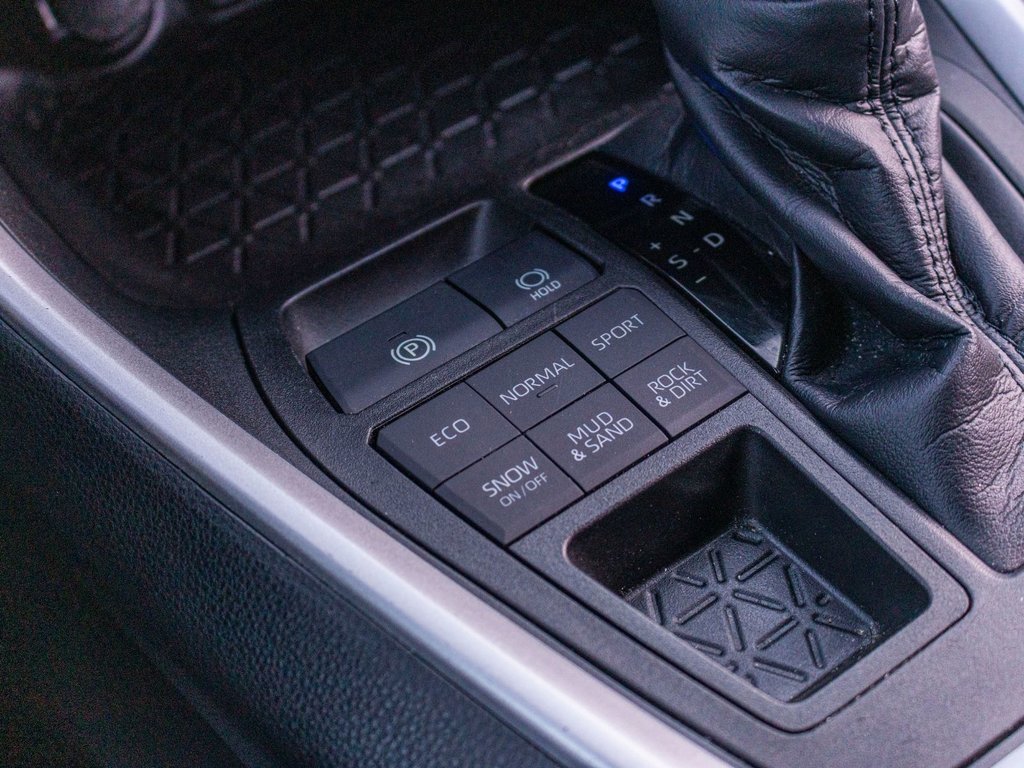 2021 Toyota RAV4 LE AWD **JAMAIS ACCIDENTÉ+CARPLAY+CAMÉRA** in Charlemagne, Quebec - 17 - w1024h768px