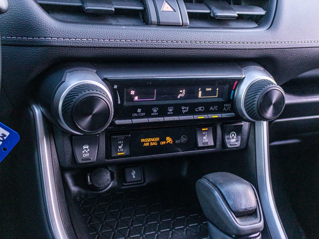 2021 Toyota RAV4 LE AWD **JAMAIS ACCIDENTÉ+CARPLAY+CAMÉRA** in Charlemagne, Quebec - 15 - w1024h768px