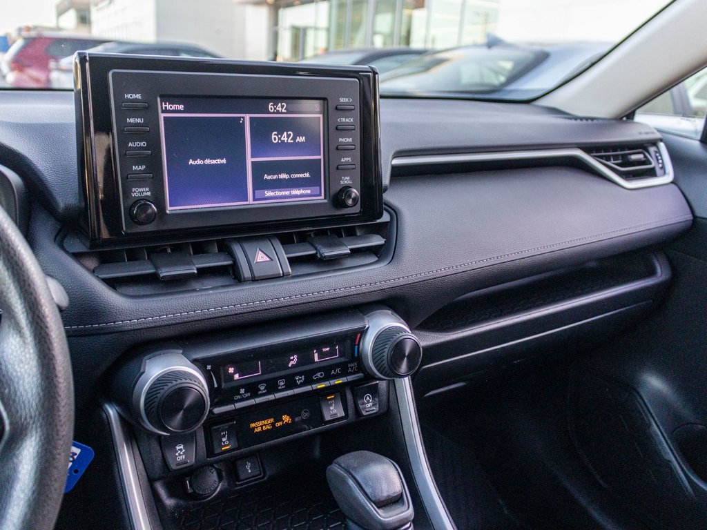 2021 Toyota RAV4 LE AWD **JAMAIS ACCIDENTÉ+CARPLAY+CAMÉRA** in Charlemagne, Quebec - 14 - w1024h768px